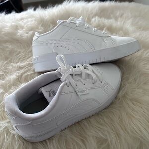 Puma White Sneakers size Girls 2 EUC